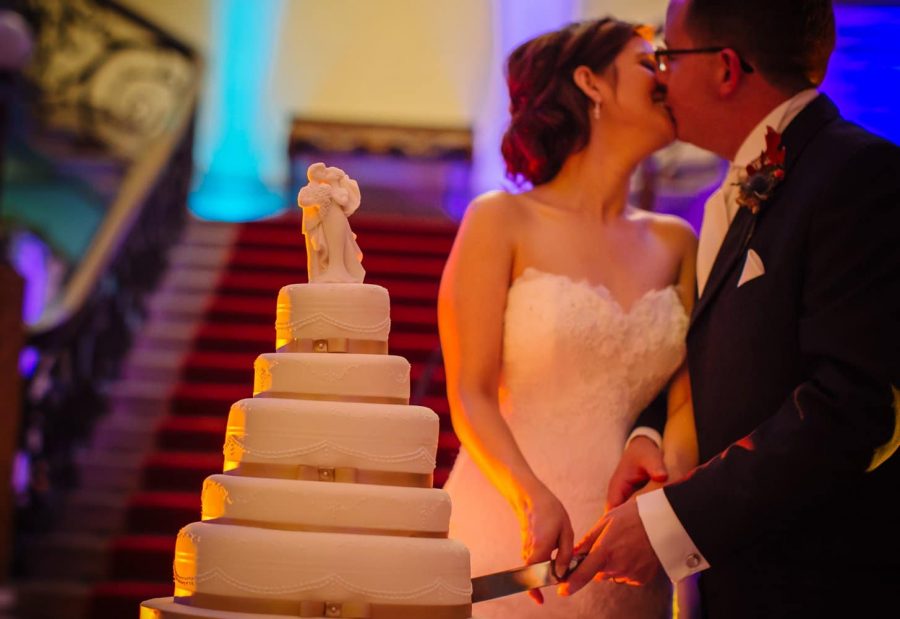  Middleton Park House Hotel, wedding cake, cutting of cake, kiss