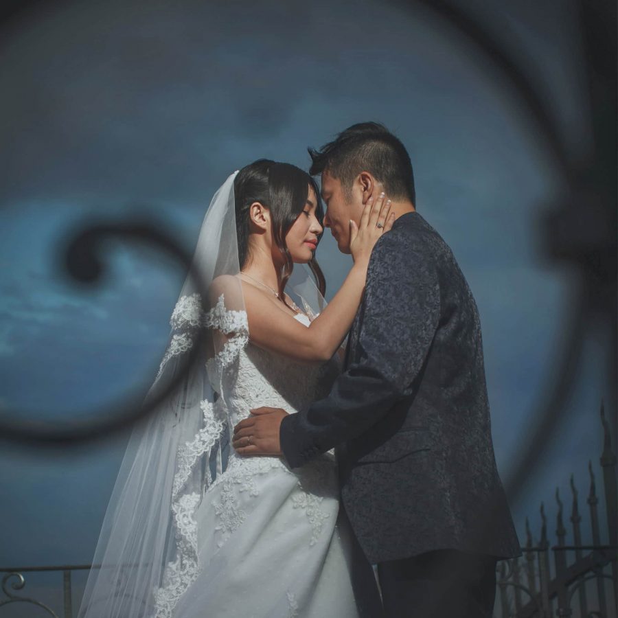 Originally from mainland China and now living in Singapore, Lei Nan & QT were looking for a more 'classical' & 'posed' pre-wedding portrait session. The rules, 'no kissey' photos and a more elegant look where the lovely bride-to-be is the focus.