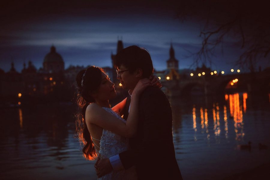 To create this very dreamy like night time image of our couple embracing near the Charles Bridge supplemental lighting was used.